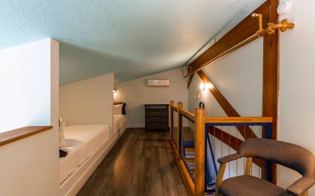 Loft with 2 Twin XL Beds 